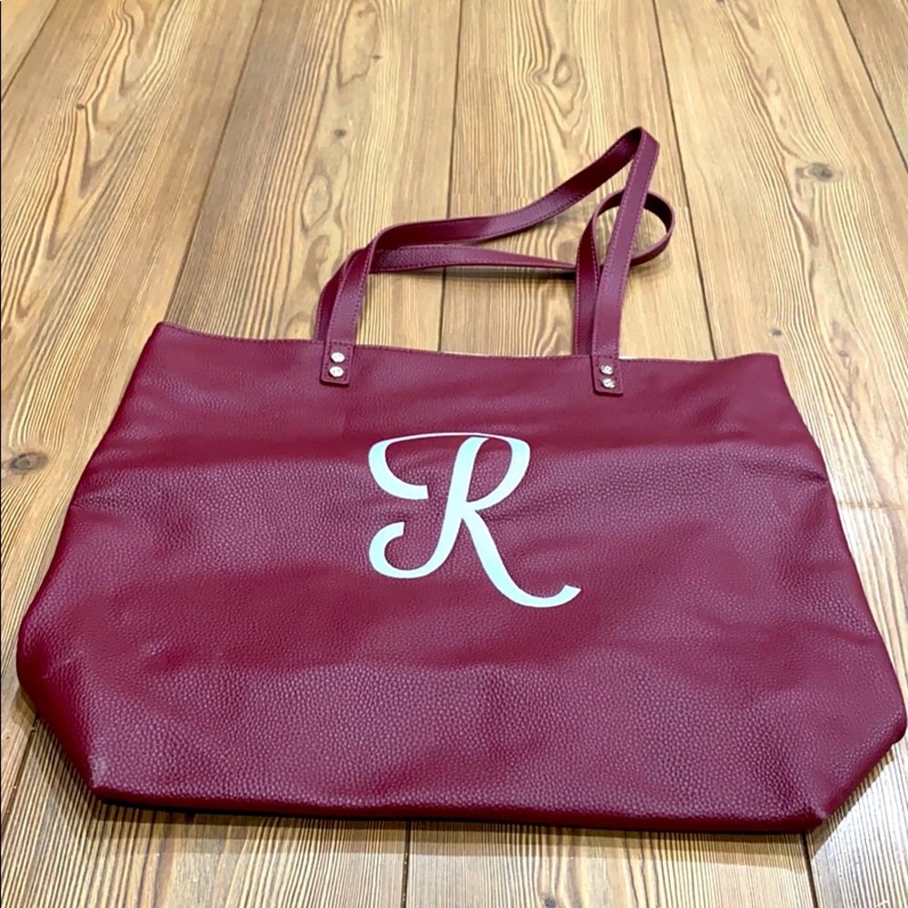 Thirty One tote. Maroon with ‘R’ on front.